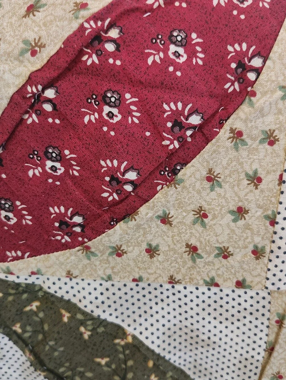 handmade 2-Piece Twin Quilt and Matching Pillow Sham Set. Alabama Beauty